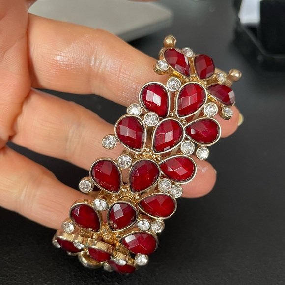 Red Rhinestone stretch bracelet. - Picture 3 of 5